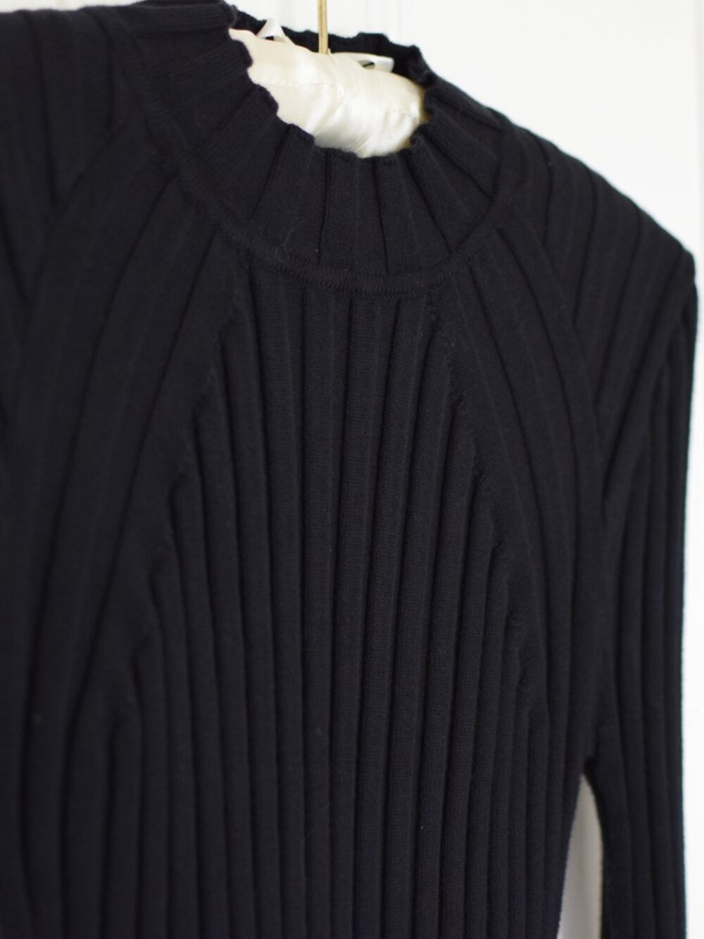 Medium CAbi Contour Mock neck Turtleneck Black - Picture 2 of 8